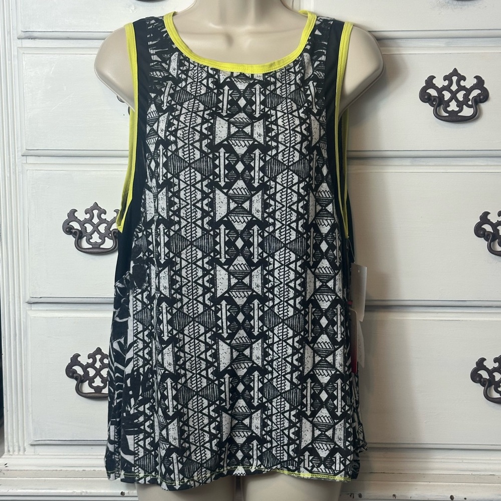 Abstract Print‎ Tank Top - Picture 2 of 9